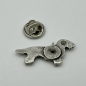 Preview: Rauhaardackel-Anstecknadel im Antik-Silber-Look