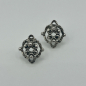Preview: Ornament-Ohrstecker in Silberfarben – Filigranes Rosetten-Design