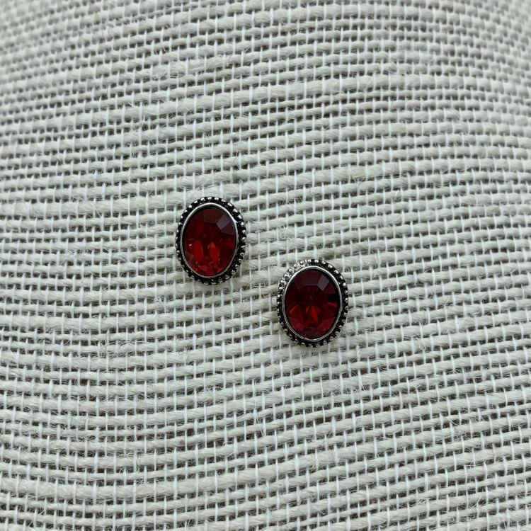 silberne Ohrstecker „Anne“ mit ovalen Swarovski®-Kristall