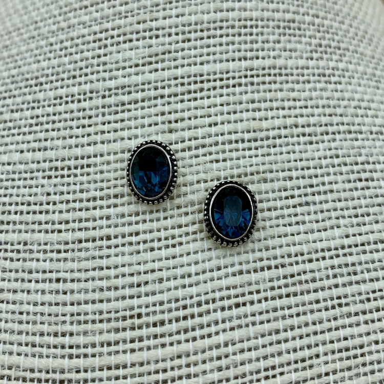 silberne Ohrstecker „Anne“ mit ovalen Swarovski®-Kristall