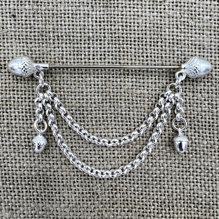 kurze Tuchnadel mit Eichel Gesamt | Trachtenschmuck und Accessoires aus Oberbayern