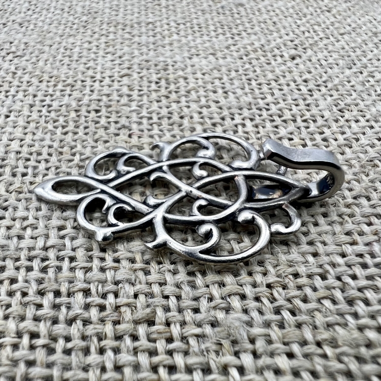 Miederhaken Detail | Trachten und Knöpfe