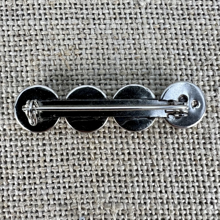 Anstecknadel Rückseite | Trachtenschmuck und Trachtenaccessoires für dein Dirndl