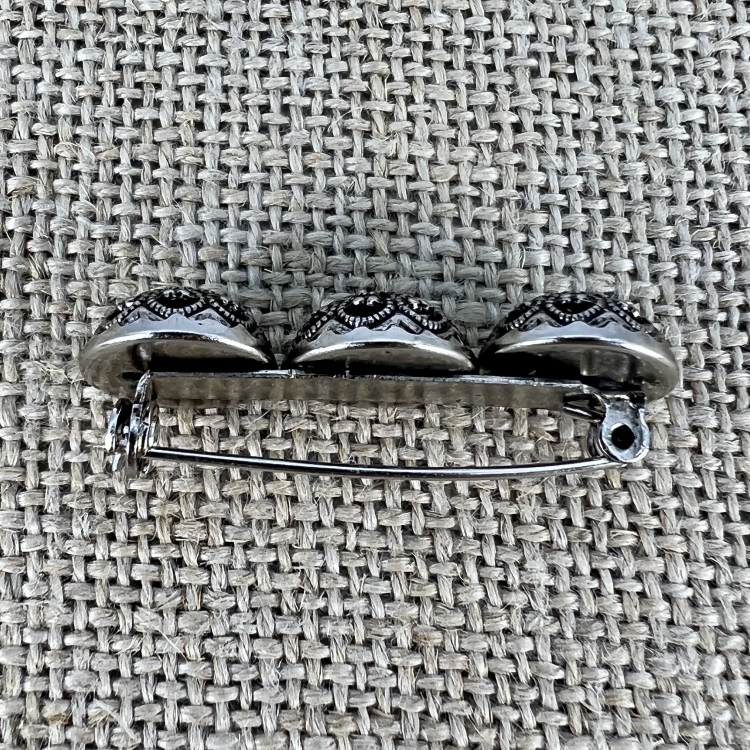 Anstecknadel Detail | Trachtenschmuck und Trachtenaccessoires für dein Dirndl
