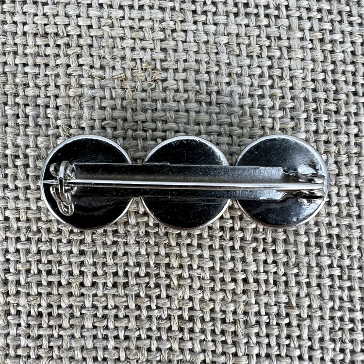 Anstecknadel Rückseite | Trachtenschmuck und Trachtenaccessoires für dein Dirndl