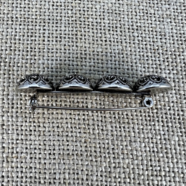 Anstecknadel Detail | Trachtenschmuck und Trachtenaccessoires für dein Dirndl