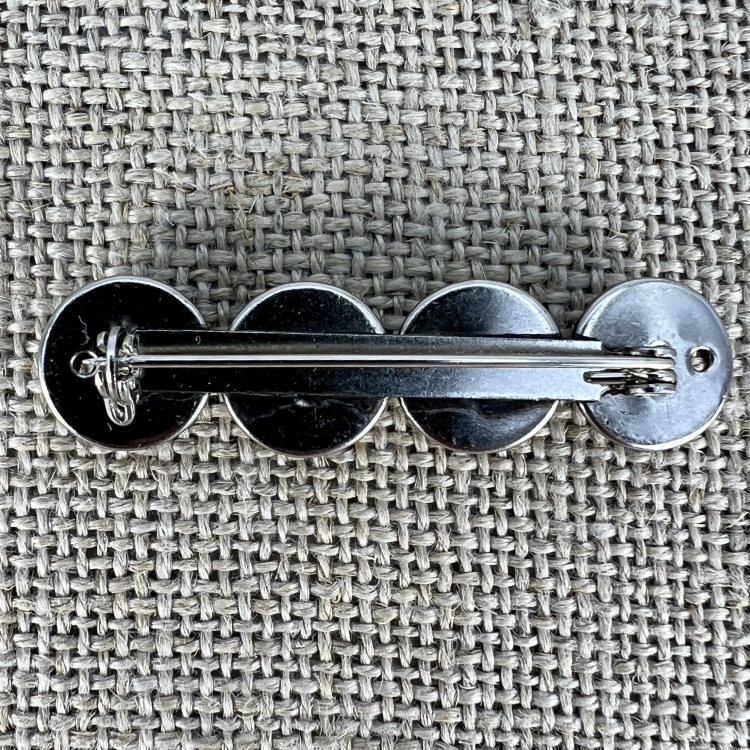 Anstecknadel Rückseite | Trachtenschmuck und Trachtenaccessoires für dein Dirndl