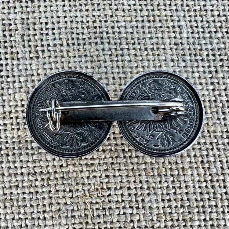 Anstecknadel Rückseite | Trachtenschmuck und Accessoires für deine Tracht