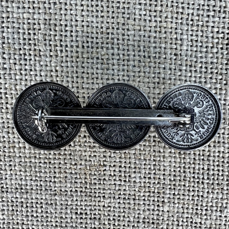 Anstecknadel Rückseite | Trachtenschmuck und Accessoires für deine Tracht