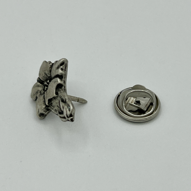 Enzian-Anstecknadel im Antik-Silber-Look