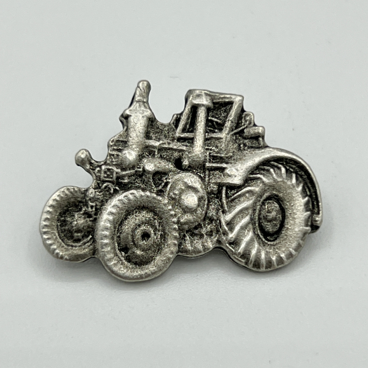 Traktor-Anstecknadel "Retro-Bulldog" im Antik-Silber-Look