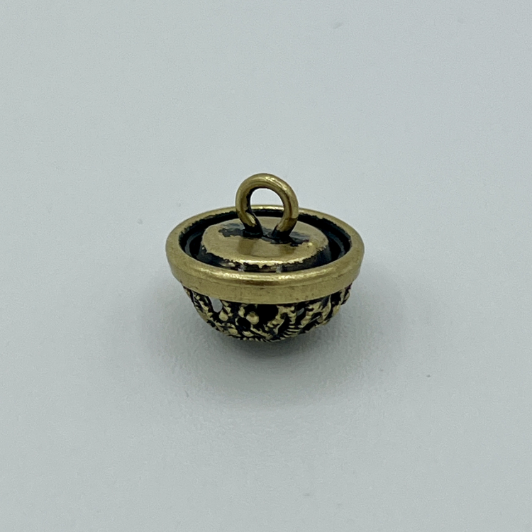 Trachtenknopf in Altmessing – Filigranes Ornament-Design