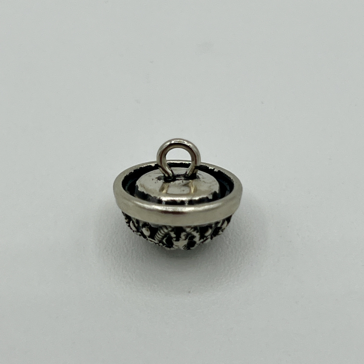 Trachtenknopf in Altsilber – Filigranes Ornament-Design