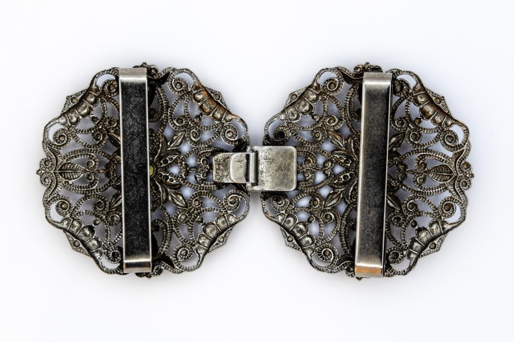 Schürzenschließe hinten | Trachtenschmuck und Kurzwaren aus Oberbayern
