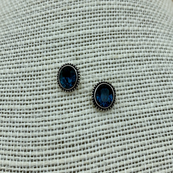 silberne Ohrstecker „Anne“ mit ovalen Swarovski®-Kristall