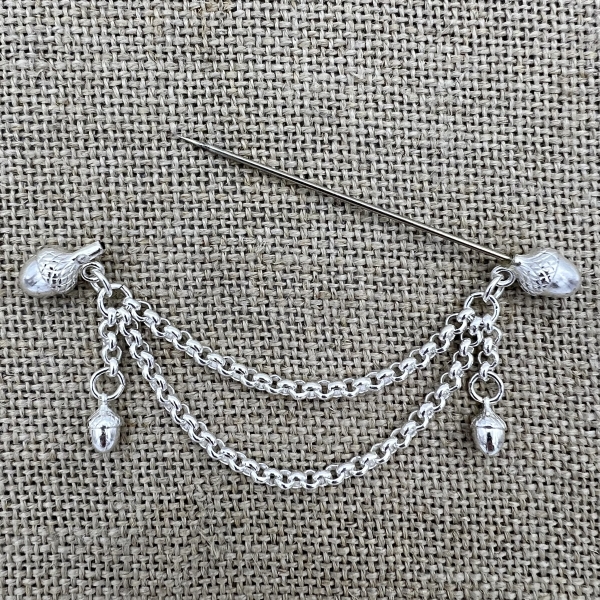 kurze Tuchnadel mit Eichel Offen | Trachtenschmuck und Accessoires aus Oberbayern