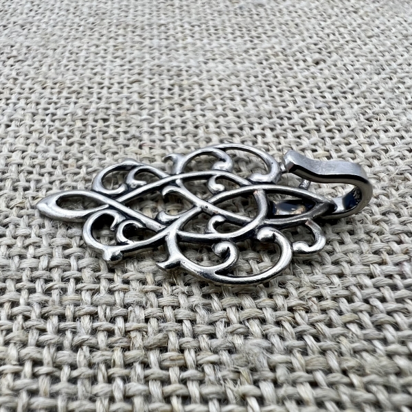 Miederhaken Detail | Trachten und Knöpfe