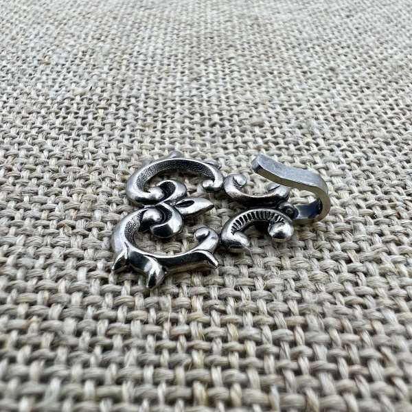 Miederhaken Detail | Trachten und Knöpfe