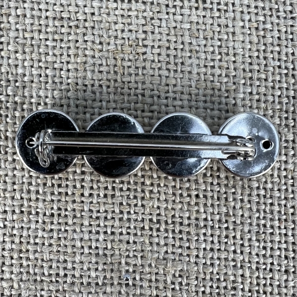 Anstecknadel Rückseite | Trachtenschmuck und Trachtenaccessoires für dein Dirndl
