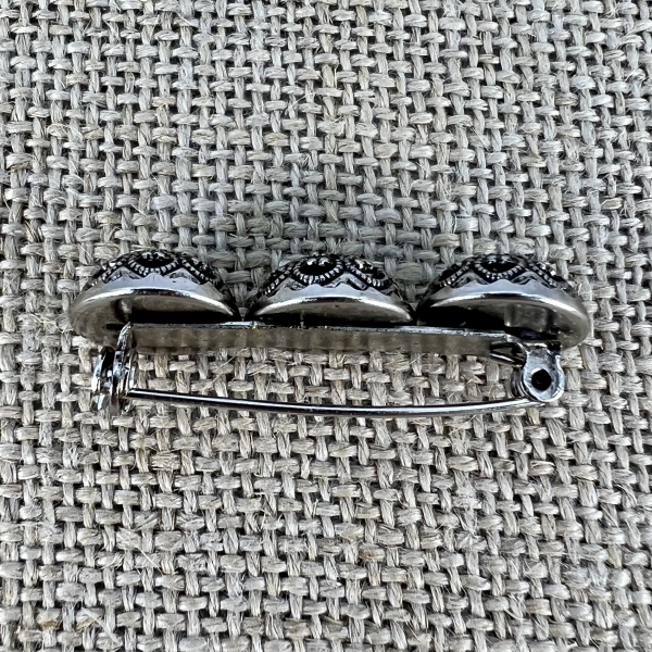 Anstecknadel Detail | Trachtenschmuck und Trachtenaccessoires für dein Dirndl