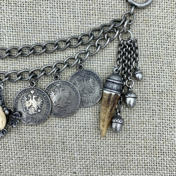 Damen-Charivari Detail links
