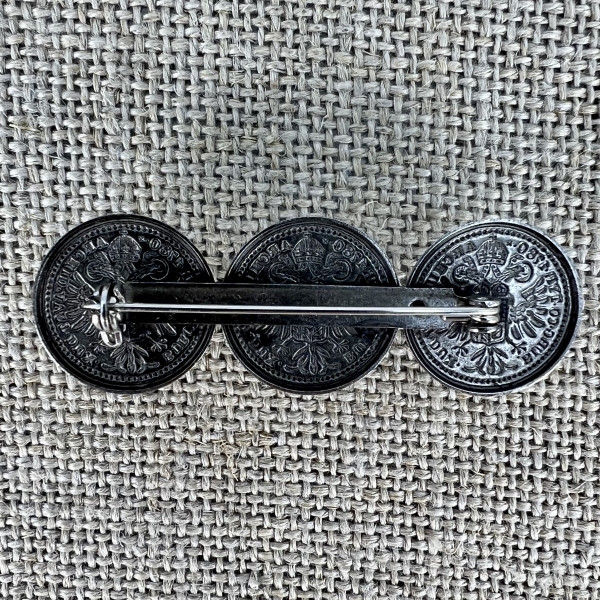 Anstecknadel Rückseite | Trachtenschmuck und Accessoires für deine Tracht