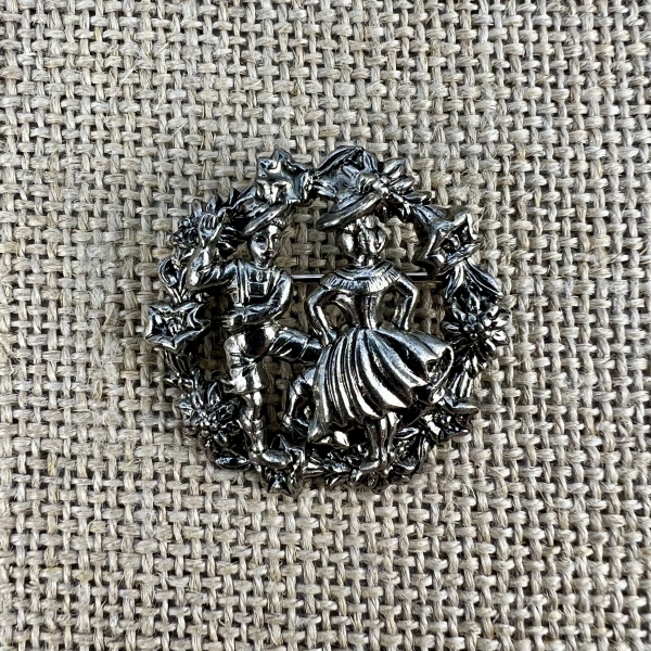 Anstecknadel - Hutnadel - Trachtenpaar mit Kranz aus Enzian und Edelweiss