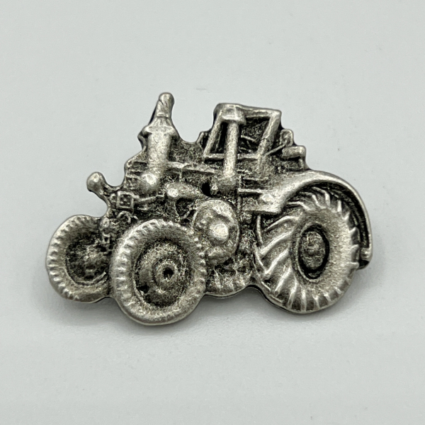 Traktor-Anstecknadel "Retro-Bulldog" im Antik-Silber-Look