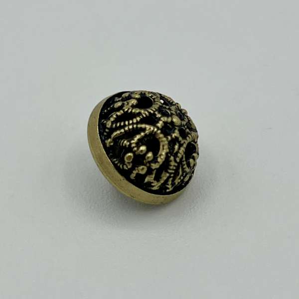 Trachtenknopf in Altmessing – Filigranes Ornament-Design