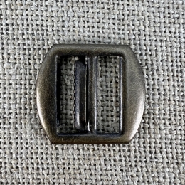 Westenschließe Alt-Messing Vorderseite | Accessoires und Kurzwaren aus Oberbayern
