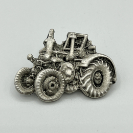 Traktor-Anstecknadel "Retro-Bulldog" im Antik-Silber-Look